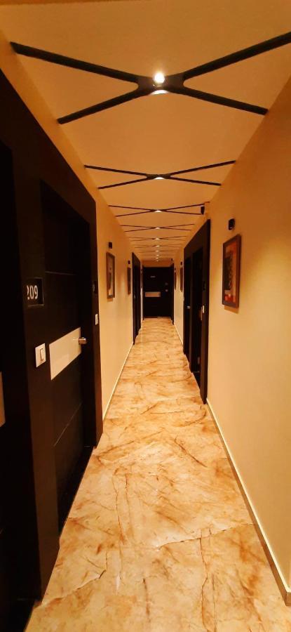 Hotel Suncity อาเมดาบัด ภายนอก รูปภาพ