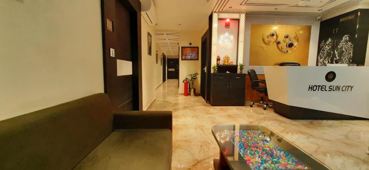 Hotel Suncity อาเมดาบัด ภายนอก รูปภาพ
