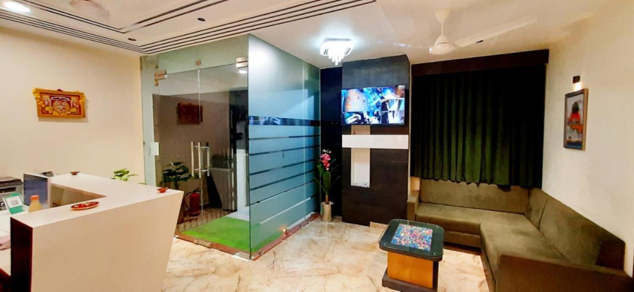 Hotel Suncity อาเมดาบัด ภายนอก รูปภาพ