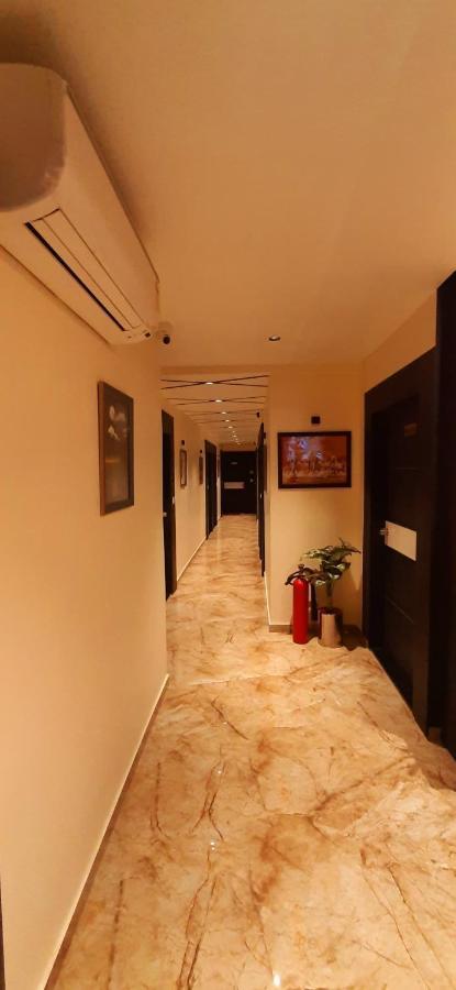 Hotel Suncity อาเมดาบัด ภายนอก รูปภาพ
