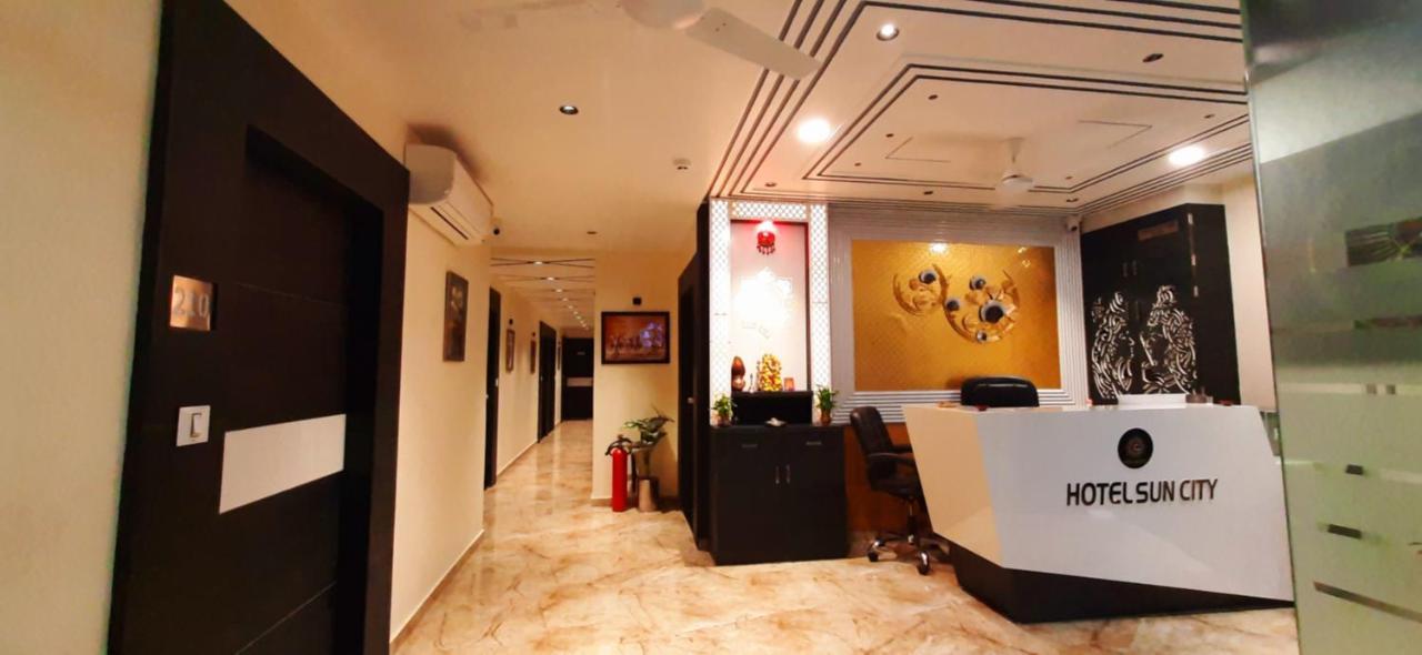 Hotel Suncity อาเมดาบัด ภายนอก รูปภาพ