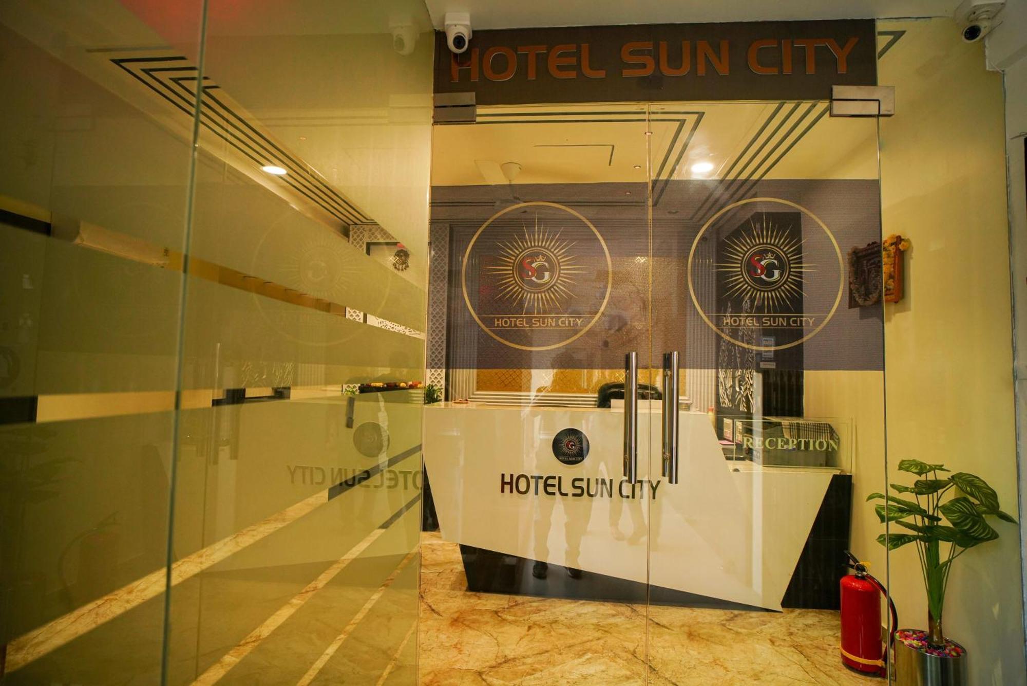Hotel Suncity อาเมดาบัด ภายนอก รูปภาพ