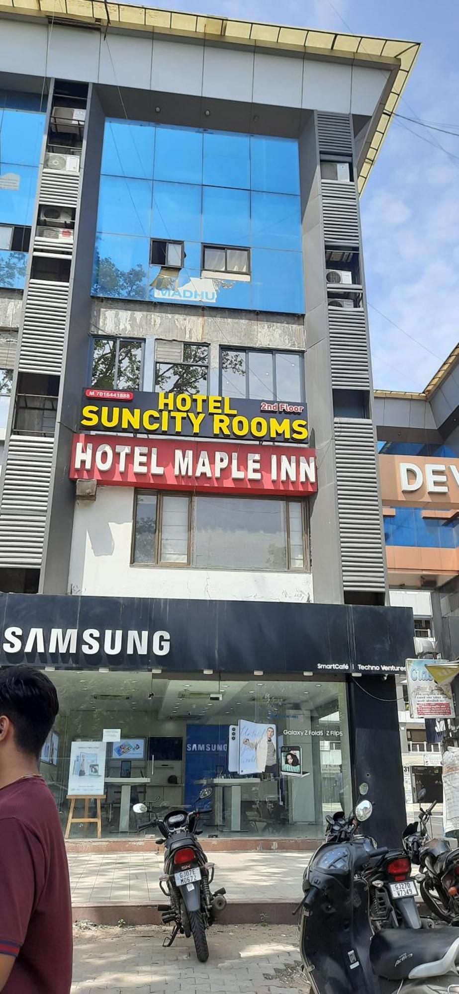 Hotel Suncity อาเมดาบัด ภายนอก รูปภาพ
