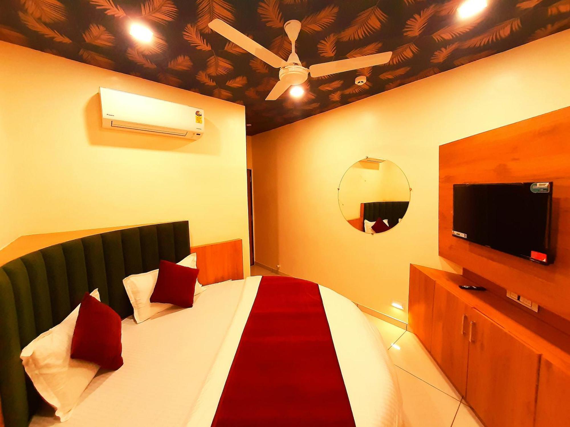 Hotel Suncity อาเมดาบัด ภายนอก รูปภาพ