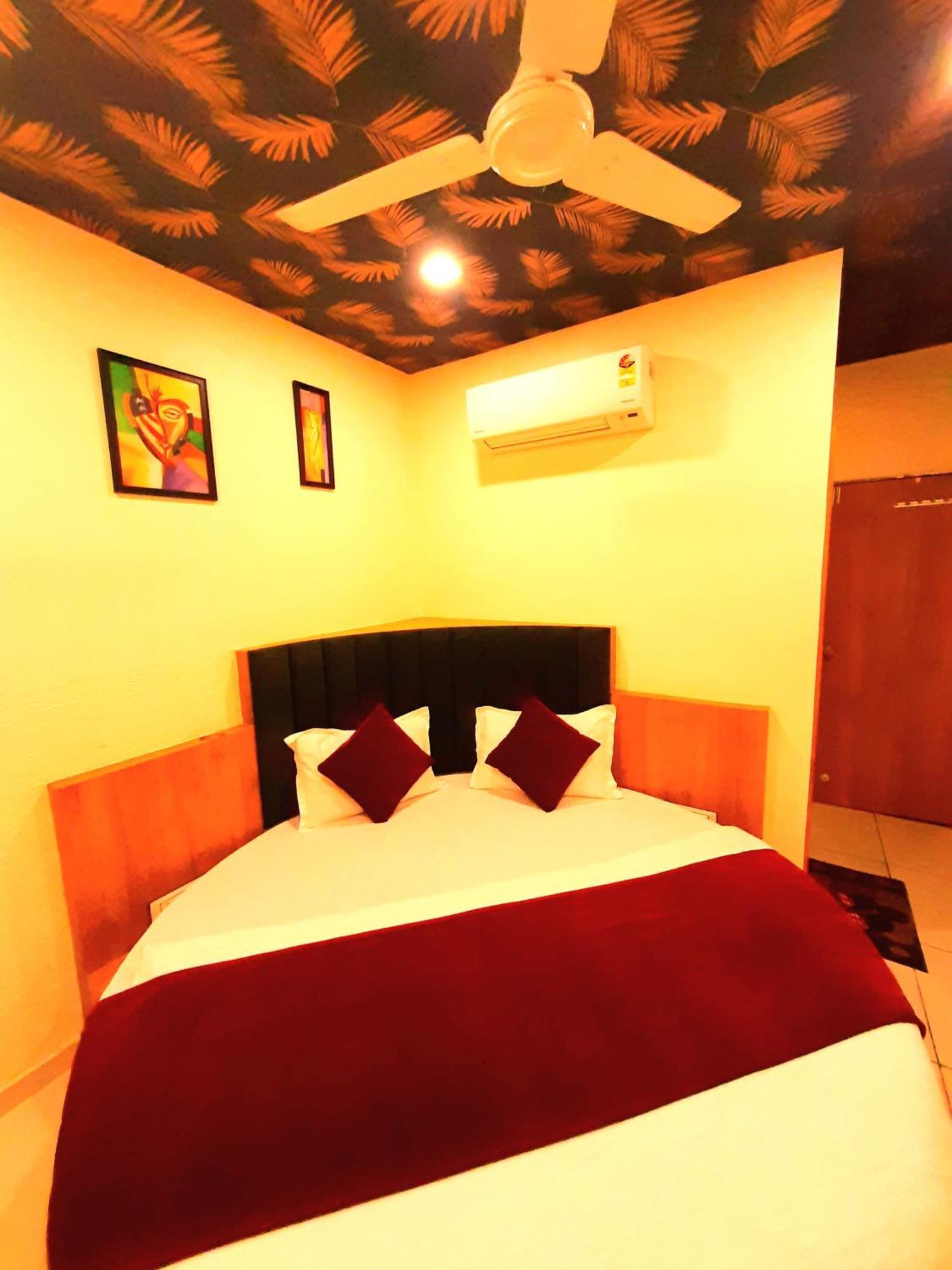 Hotel Suncity อาเมดาบัด ภายนอก รูปภาพ