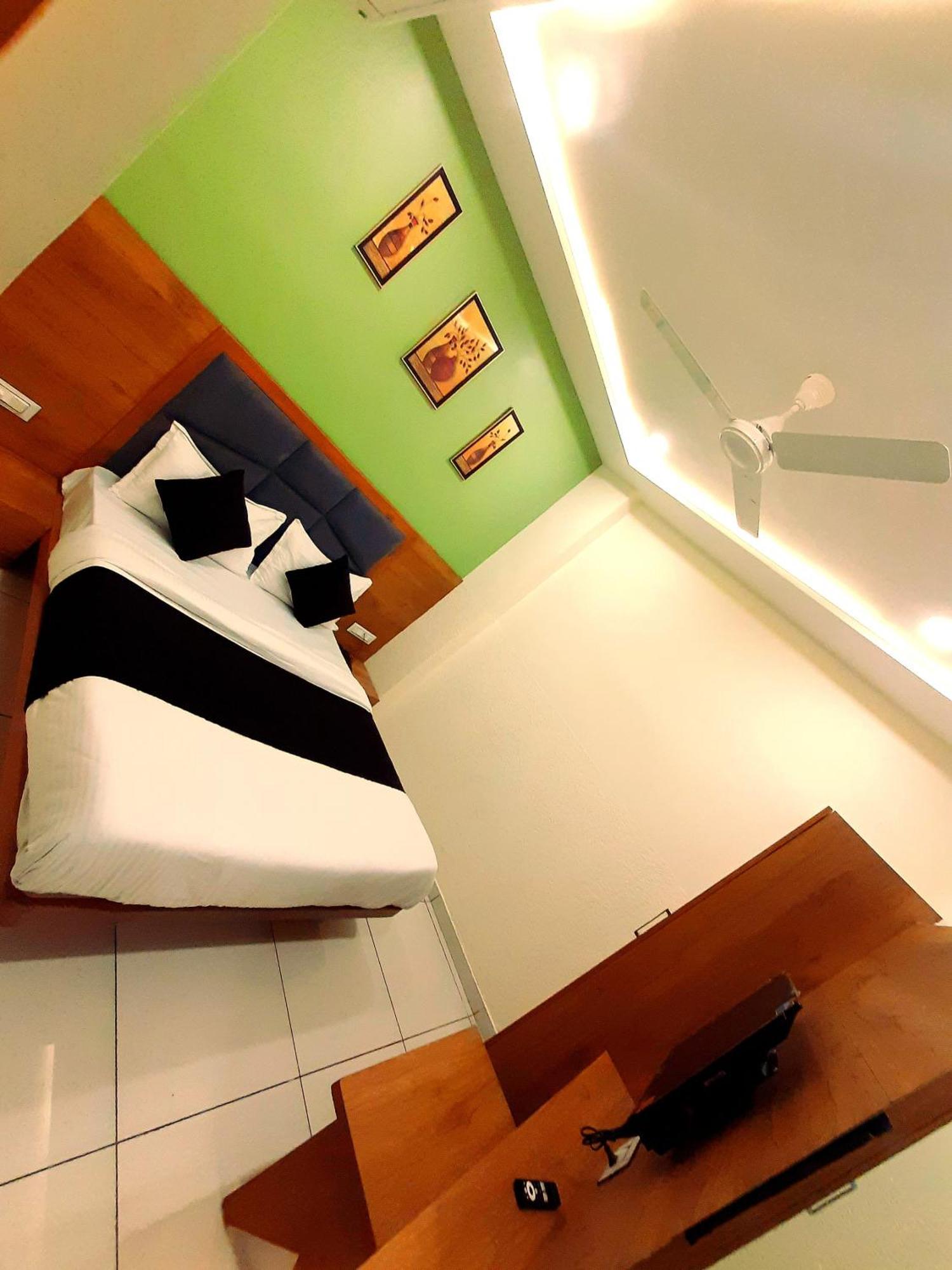 Hotel Suncity อาเมดาบัด ภายนอก รูปภาพ