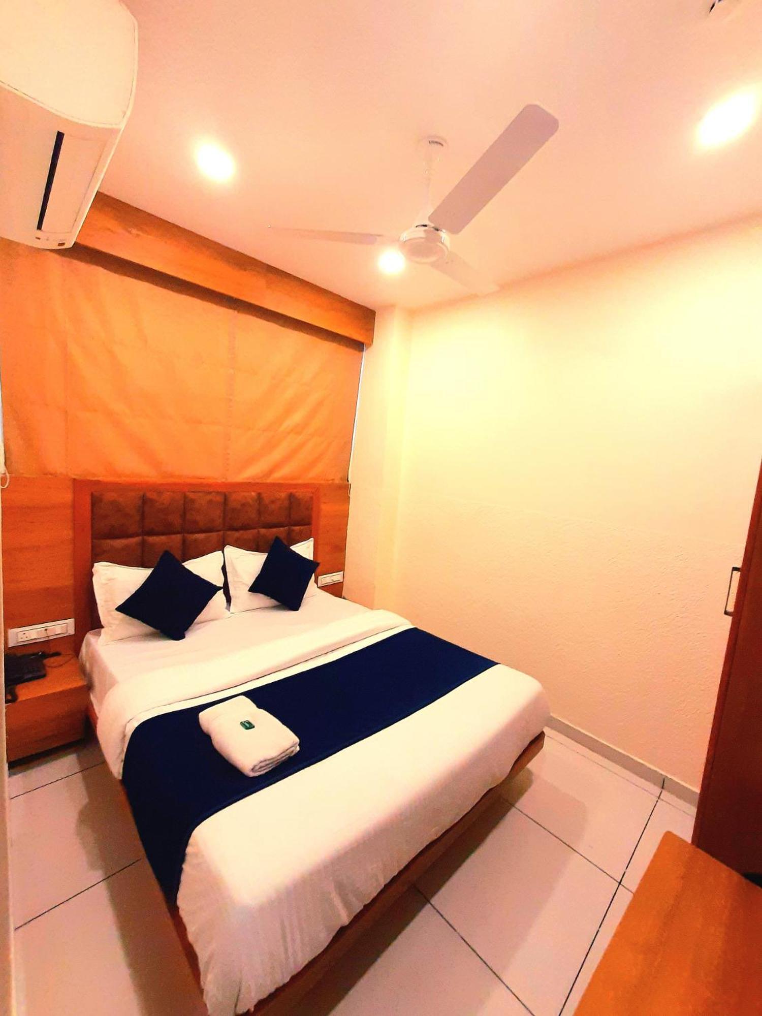 Hotel Suncity อาเมดาบัด ภายนอก รูปภาพ