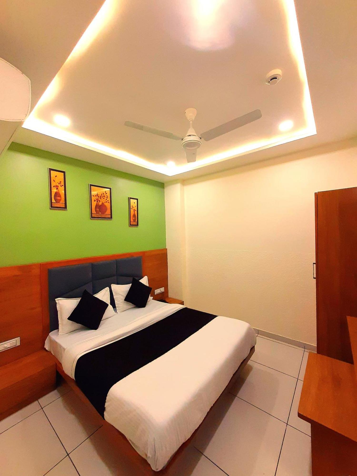 Hotel Suncity อาเมดาบัด ภายนอก รูปภาพ