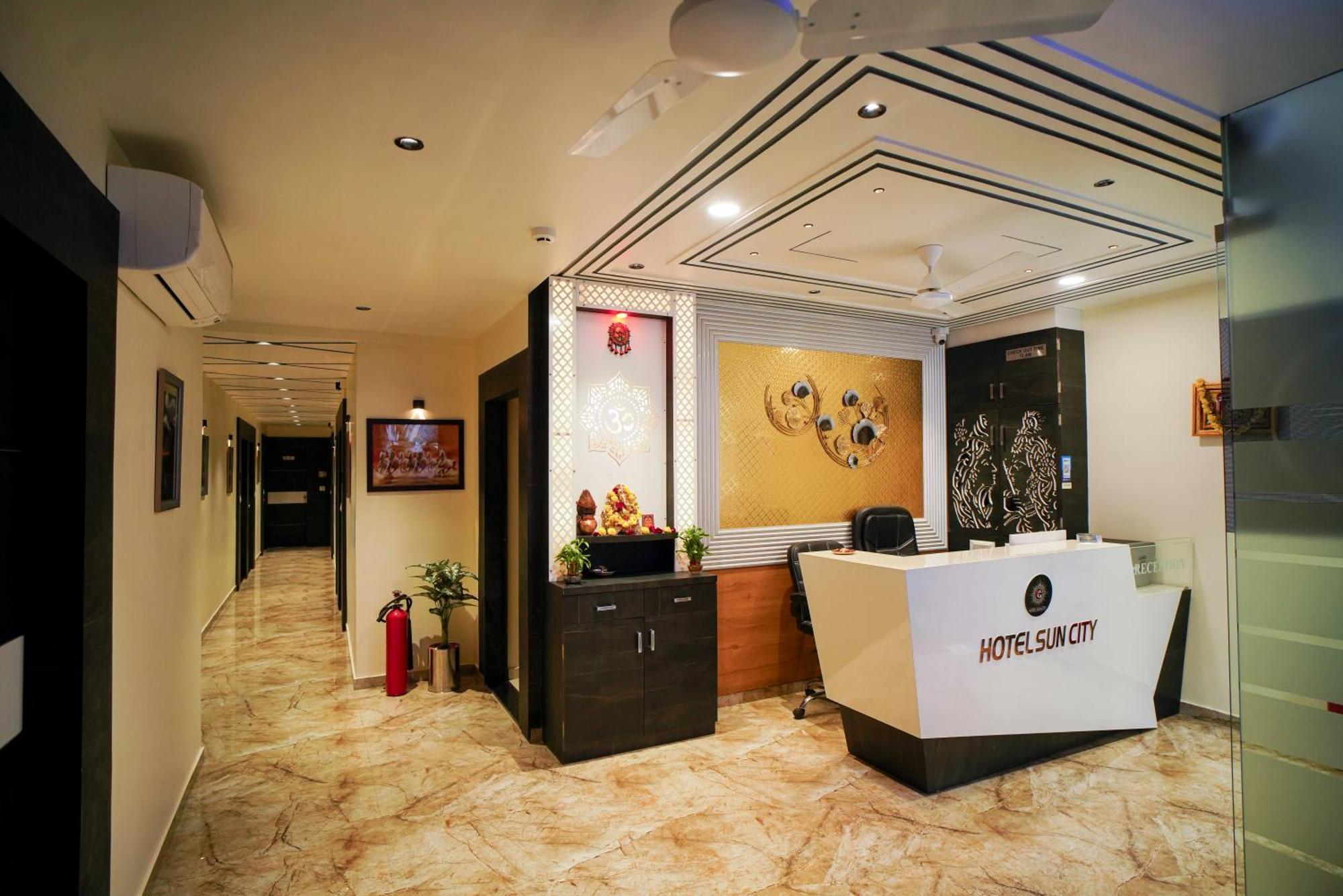 Hotel Suncity อาเมดาบัด ภายนอก รูปภาพ