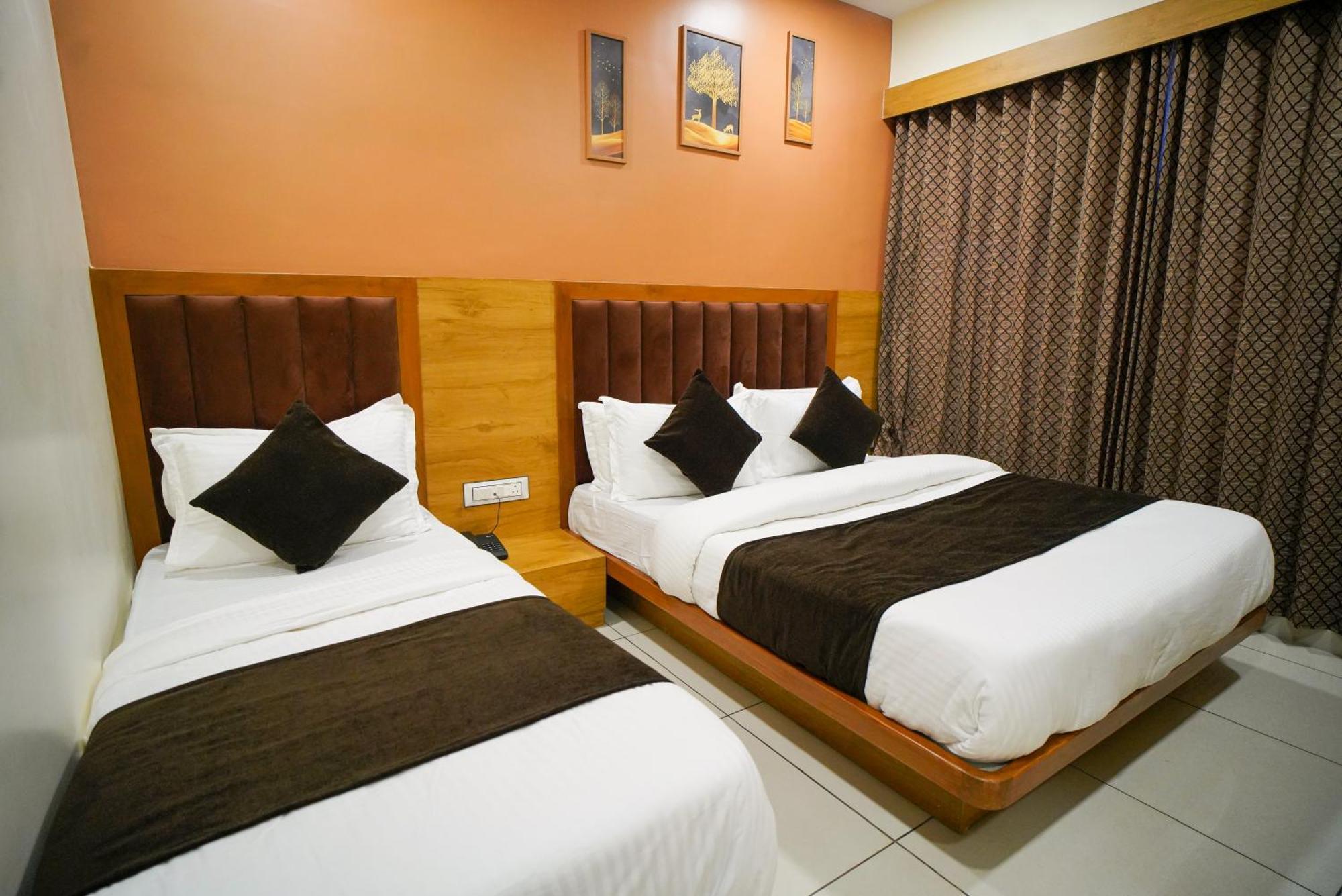 Hotel Suncity อาเมดาบัด ภายนอก รูปภาพ