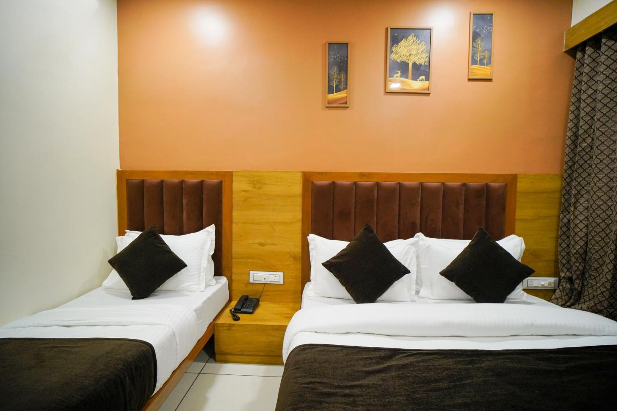 Hotel Suncity อาเมดาบัด ภายนอก รูปภาพ